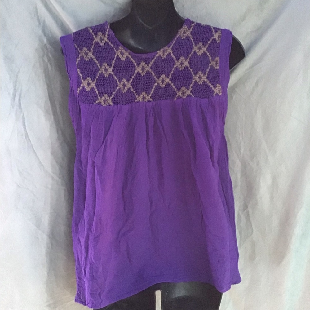 Mexican top size small and medium. - Picture 2 of 2